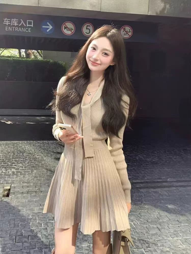 천 금빛 바람 V넥 레이스업 니트 여성 드레스 가을 겨울철 소녀 센스 품격 몸매 가꾸기 슬림해 보이는 만나는 한 마디 미니 스커트 이미지 3