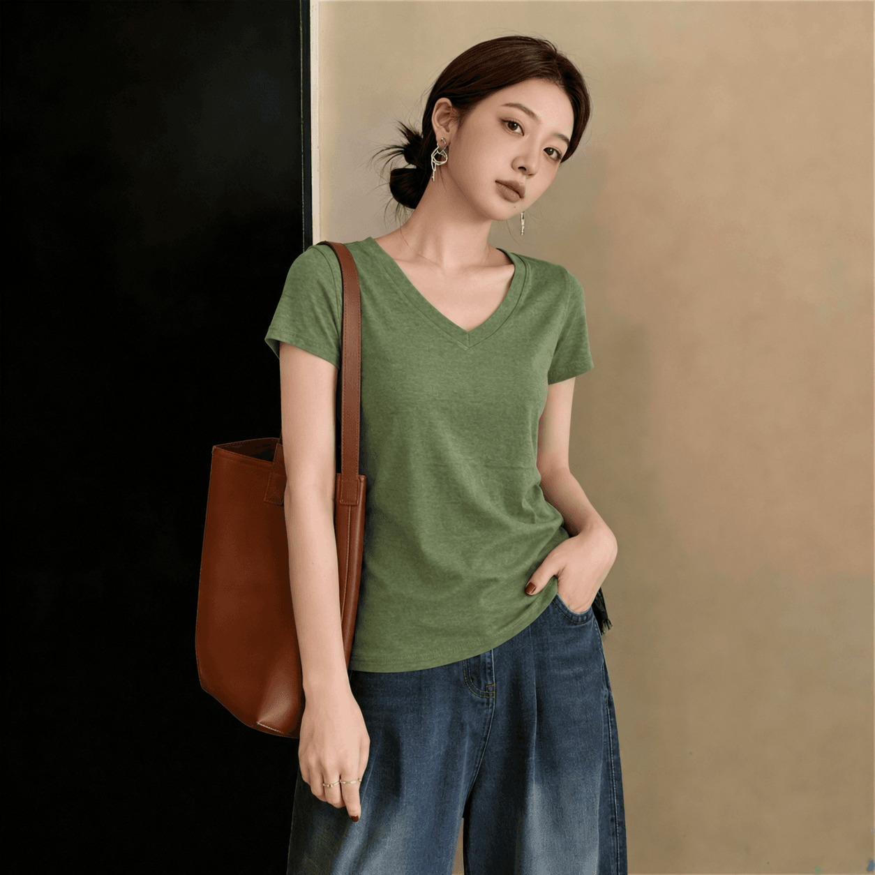 빅 사이즈 디자인 센스 얇고 가벼운 V넥 단색 눈꽃 면 반팔 티셔츠 여성 여름 다용도 맨위 통통한 여동생 200 kg 상세 이미지 2