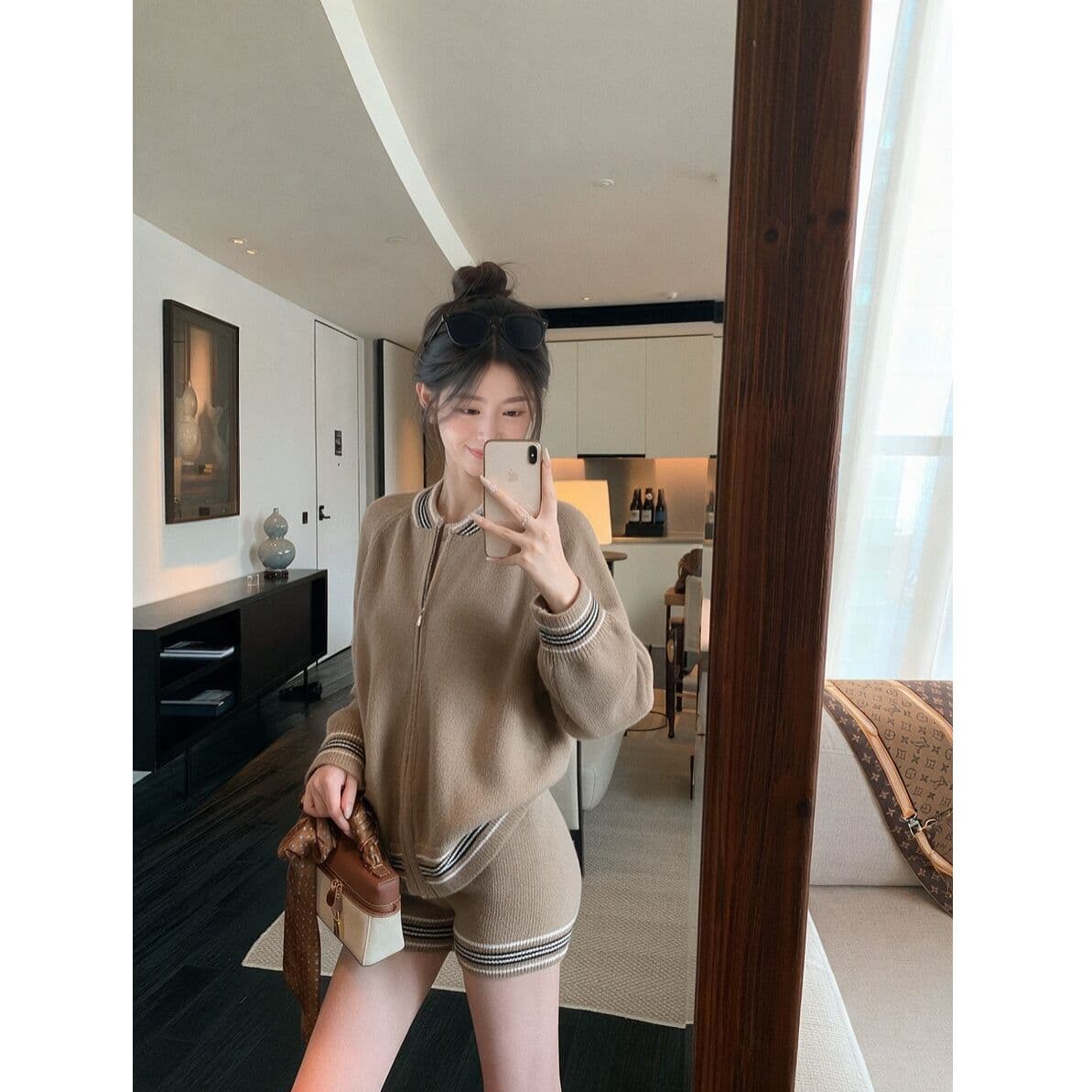 가을 겨울 느긋한 아메리칸 운동 바람 작은 대중 오픈 가디건 라운드 넥 디자인 다용도 반바지 배색 섹션 chic 두 조각 여성 세트 상세 이미지 3