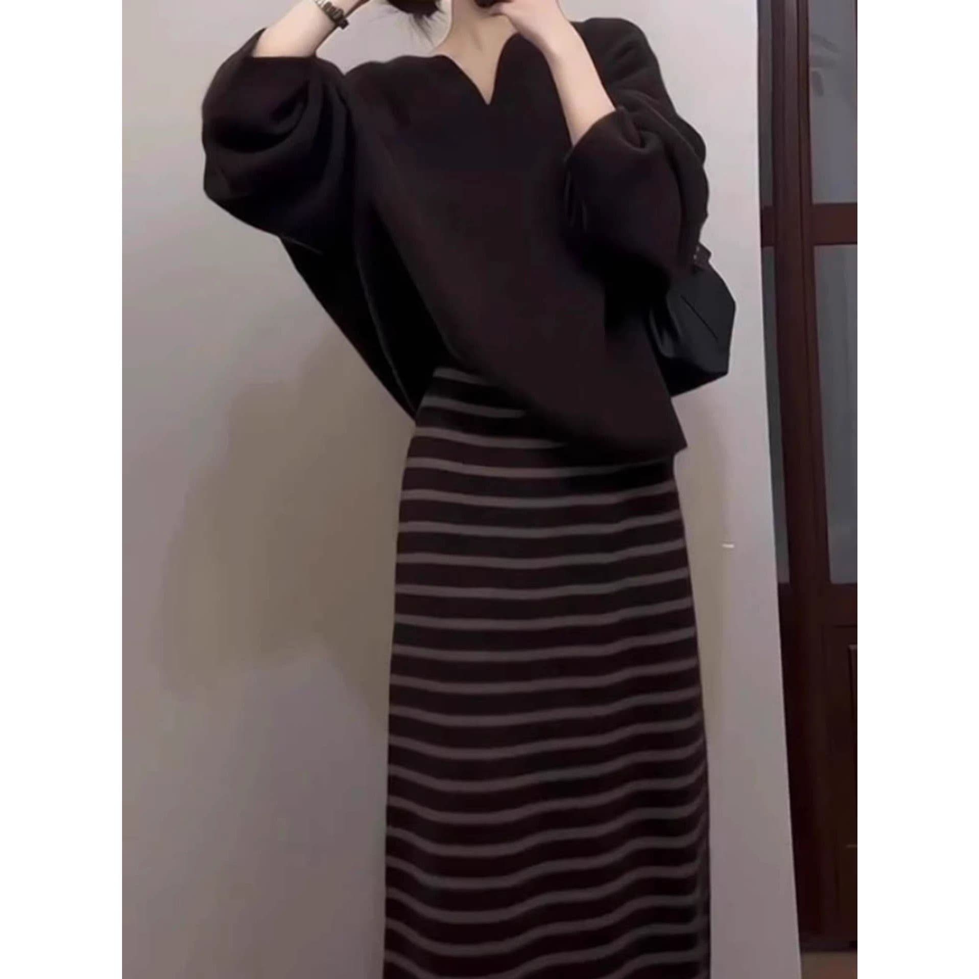 가을 겨울 새로운 그는 벤 바람 고급 레트로 단색 디자인 루즈핏 맨위 다용도 배색 반신 스커트 두 조각 여성 세트 이미지 4