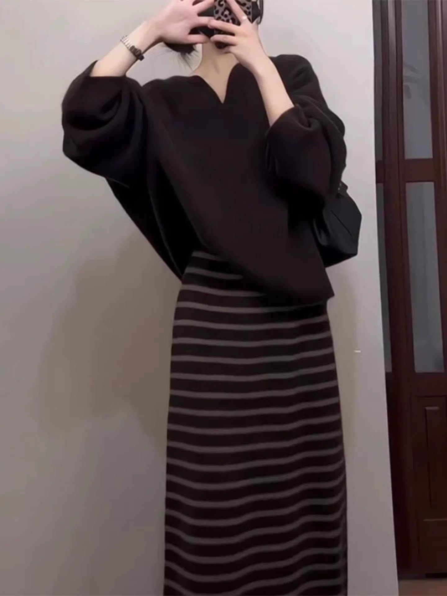 가을 겨울 새로운 그는 벤 바람 고급 레트로 단색 디자인 루즈핏 맨위 다용도 배색 반신 스커트 두 조각 여성 세트 상세 이미지 3