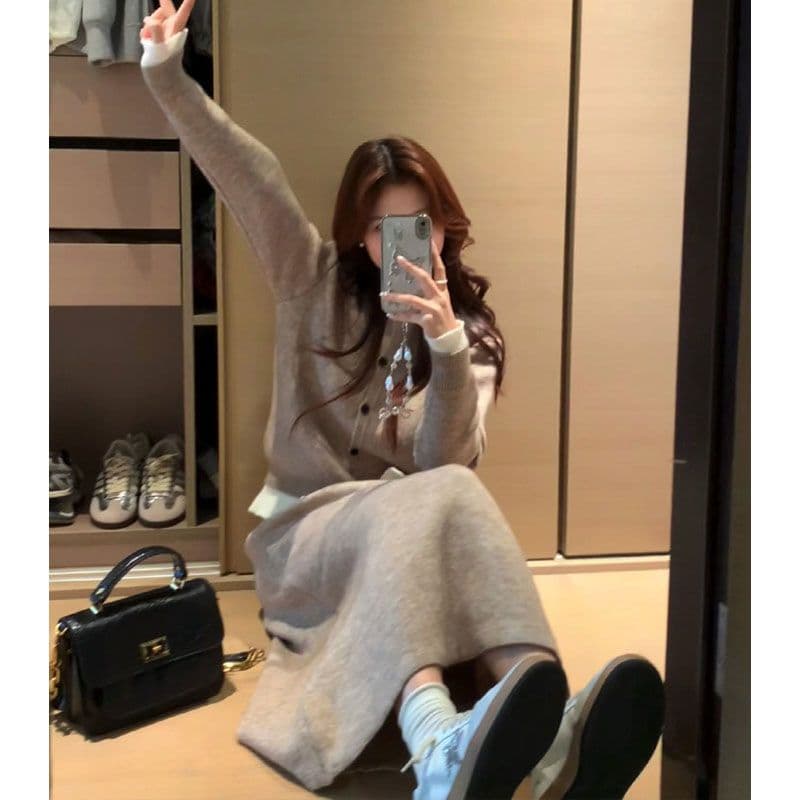 페이크 레이어드 니트 스웨터 반신 스커트 자이언트 슬림해 보이는 세트 여성 2026 가을 세련된 재킷 투피스 세트 상세 이미지 3