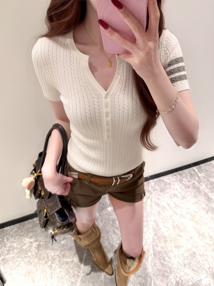 아메리칸 레트로 V넥 반팔 니트 스웨터 여성 여름 착용 가져 가라. V넥 티셔츠 몸매 가꾸기 슬림해 보이는 학원 스타일 꽈배기 맨위 상세 이미지 1