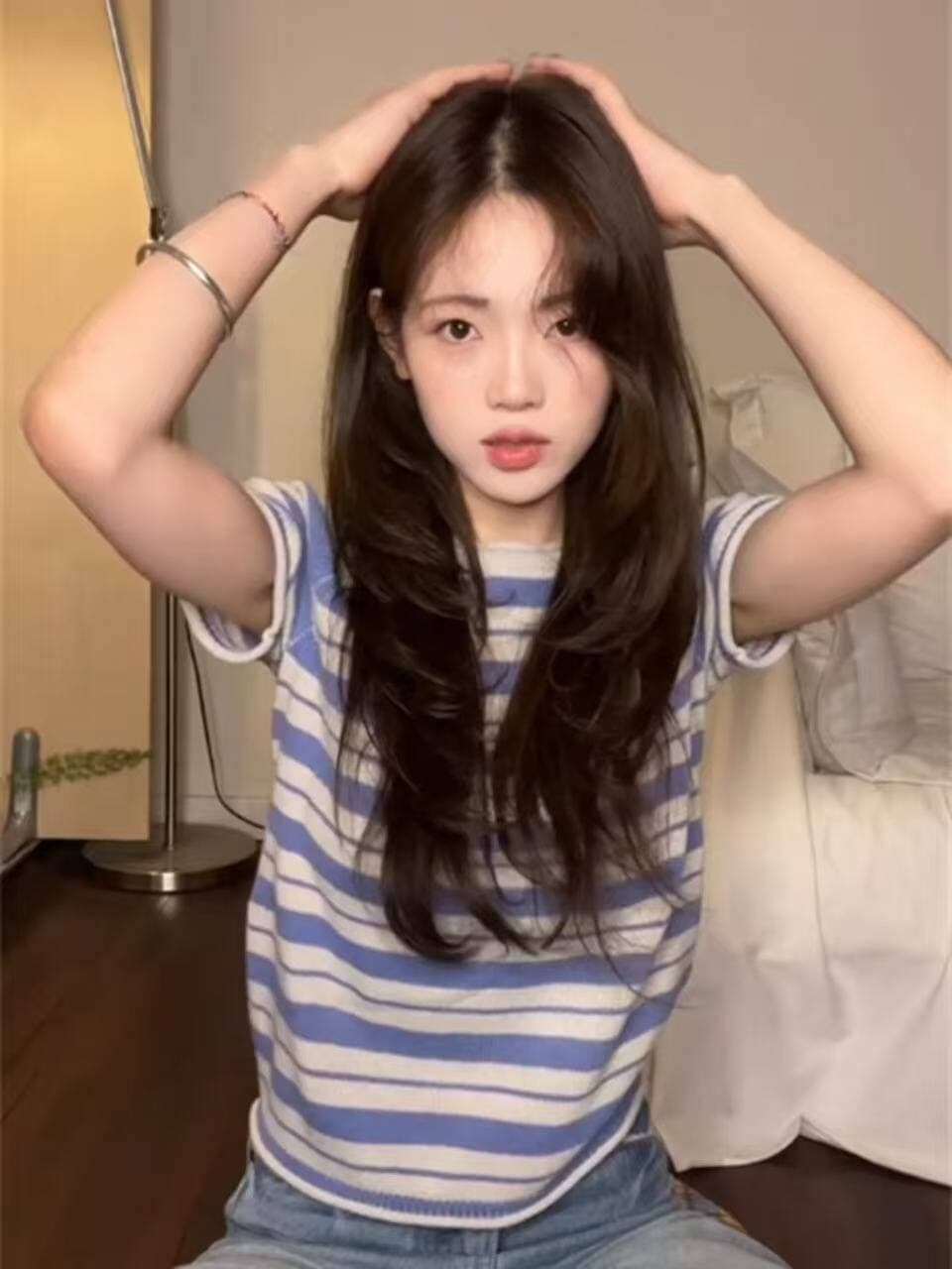 아메리칸 긍정적 인 어깨 파란색 스트라이프 반팔 티셔츠 여성 2026 여름 새로운 디자인 센스 작은 대중 몸매 가꾸기 쇼트 스타일 맨위 상세 이미지 5