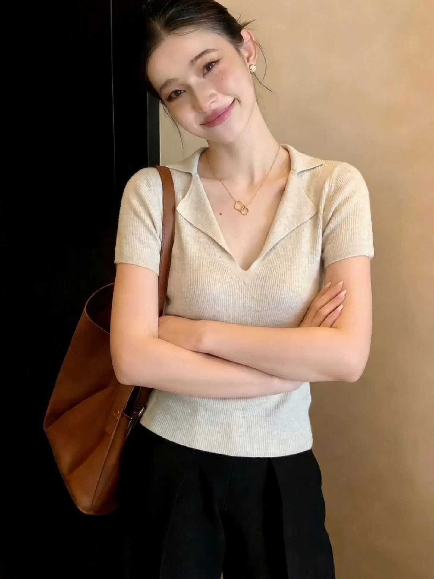 프랑스식 V넥 새로운 오래된 돈 바람 반팔 여성 긍정적 인 어깨 몸매 가꾸기 슬림해 보이는 티셔츠 여름 POLO 칼라 외국 가스 얼음 실크 맨위 이미지 2