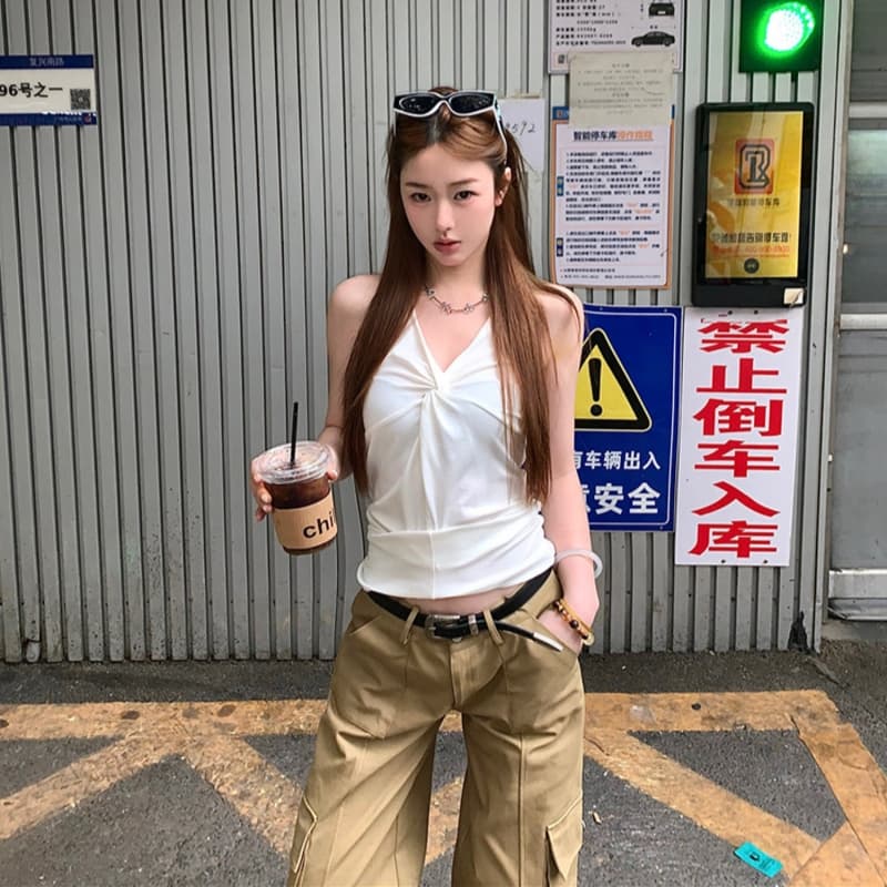핫걸 바람 행침 목 V넥 매듭 캐미솔 여름 2025 새로운 작은 대중 단색 몸매 가꾸기 민소매 맨위 여성