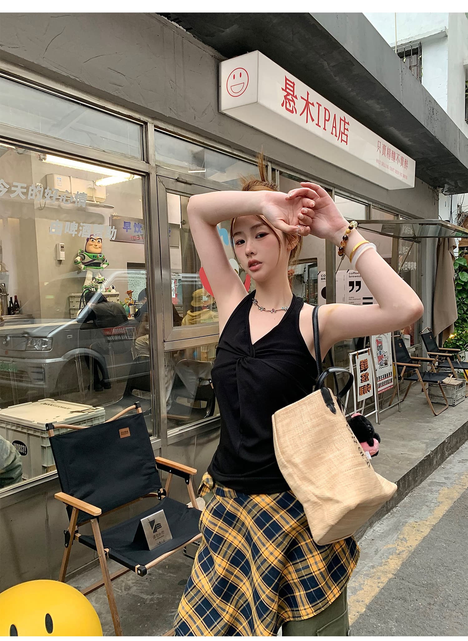 핫걸 바람 행침 목 V넥 매듭 캐미솔 여름 2025 새로운 작은 대중 단색 몸매 가꾸기 민소매 맨위 여성 상세 이미지 8