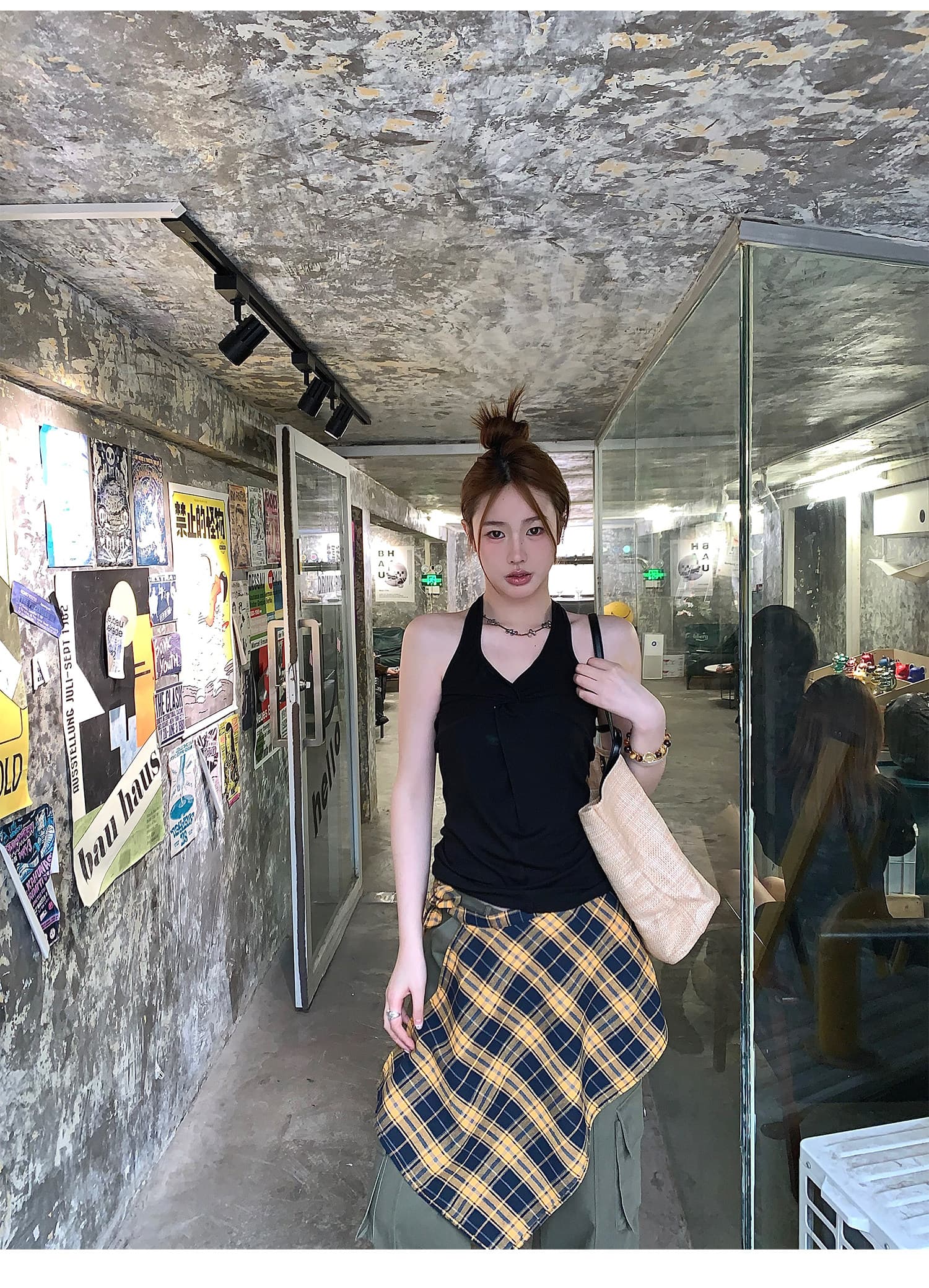 핫걸 바람 행침 목 V넥 매듭 캐미솔 여름 2025 새로운 작은 대중 단색 몸매 가꾸기 민소매 맨위 여성 상세 이미지 9