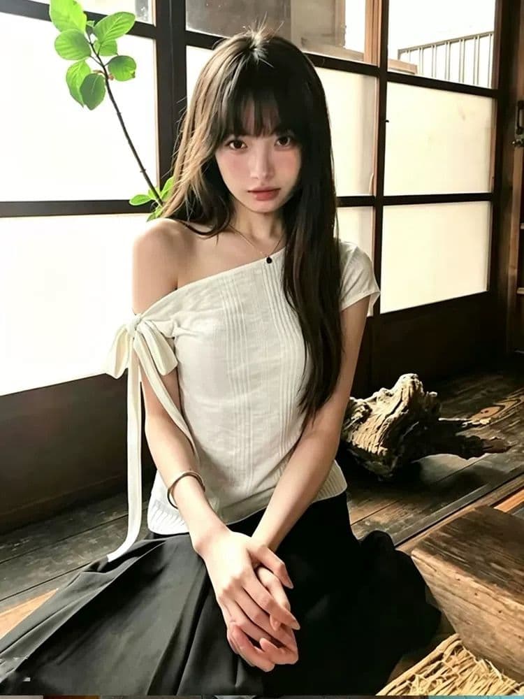 화이트 불규칙 비스듬한 어깨 반팔 티셔츠 여성 여름 새로운 2026 몸매 가꾸기 슬림해 보이는 디자인 센스 오프숄더 맨위 트렌디 상세 이미지 6
