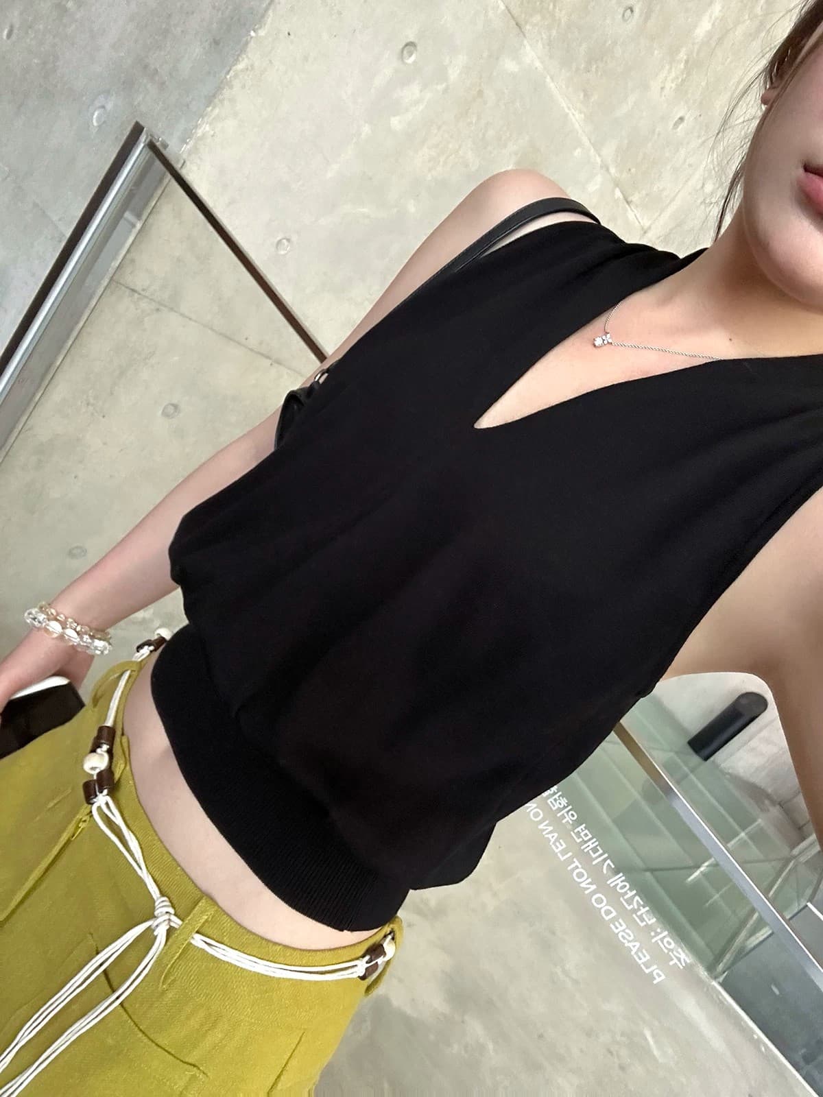 나비 보물 웃음 품질 가스 자매 전용 라인 청 하늘을 통해 실크 V넥 슬림해 보이는 품격 민소매 맨위 티셔츠 기본 셔츠 여성 여름 상세 이미지 23