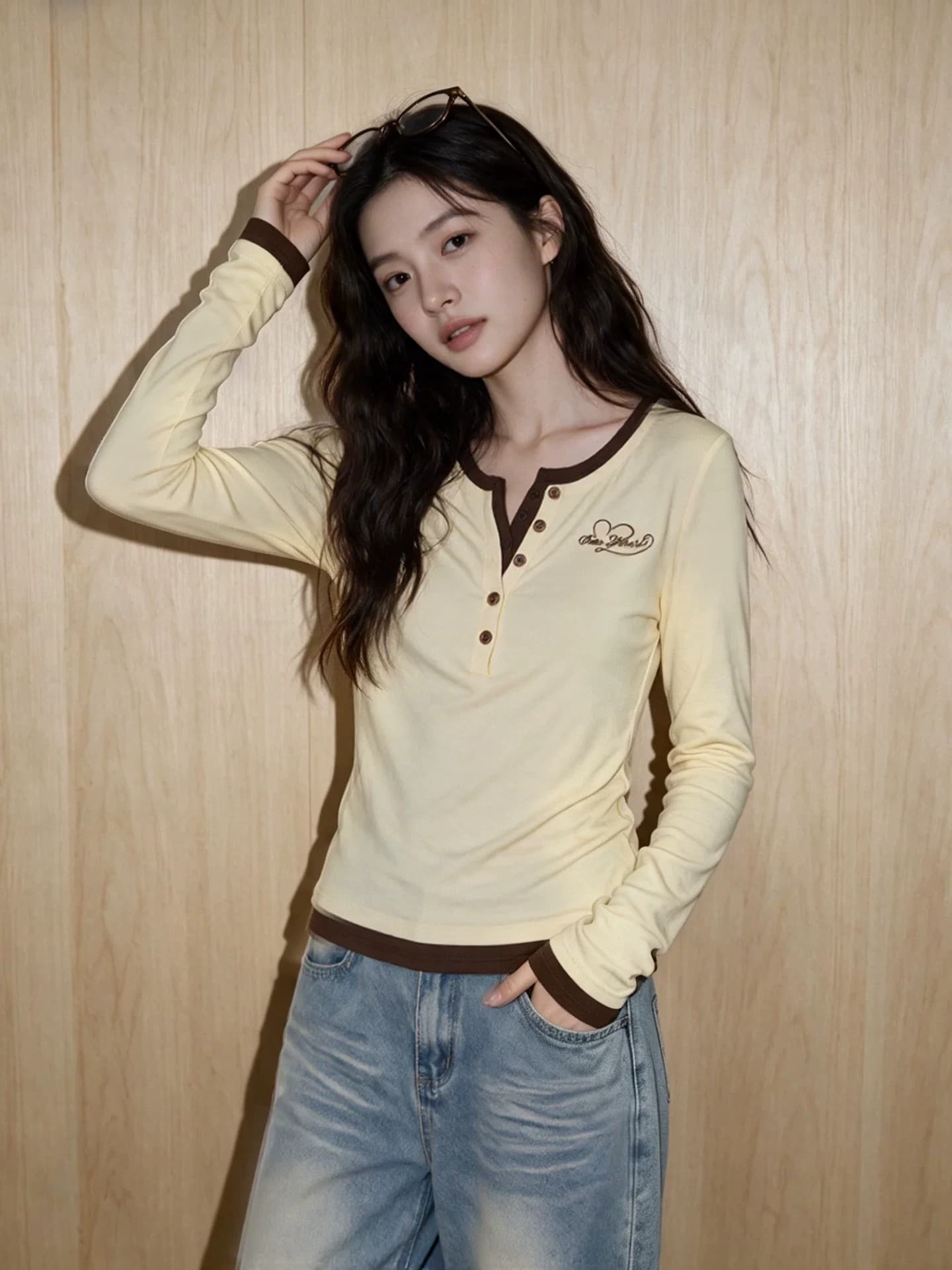 디자인 센스 황색 페이크 레이어드 긴팔 티셔츠 여성 2026 이른 가을 한국 스타일 ins 순수한 욕망 몸매 가꾸기 슬림해 보이는 긍정적 인 어깨 의류 상세 이미지 6