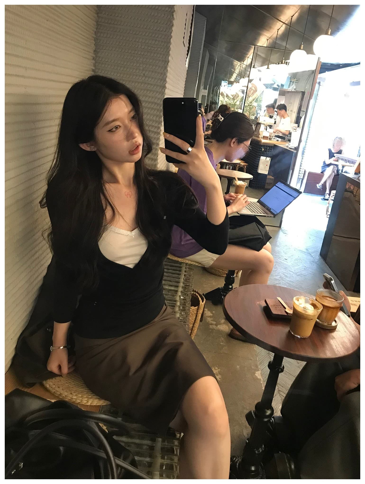 서울 이른 가을 검정색 V넥 페이크 레이어드 주간 실크 티셔츠 여성 가을 슬림해 보이는 인사이드 가져 가라. 만나는 맨위 상세 이미지 8