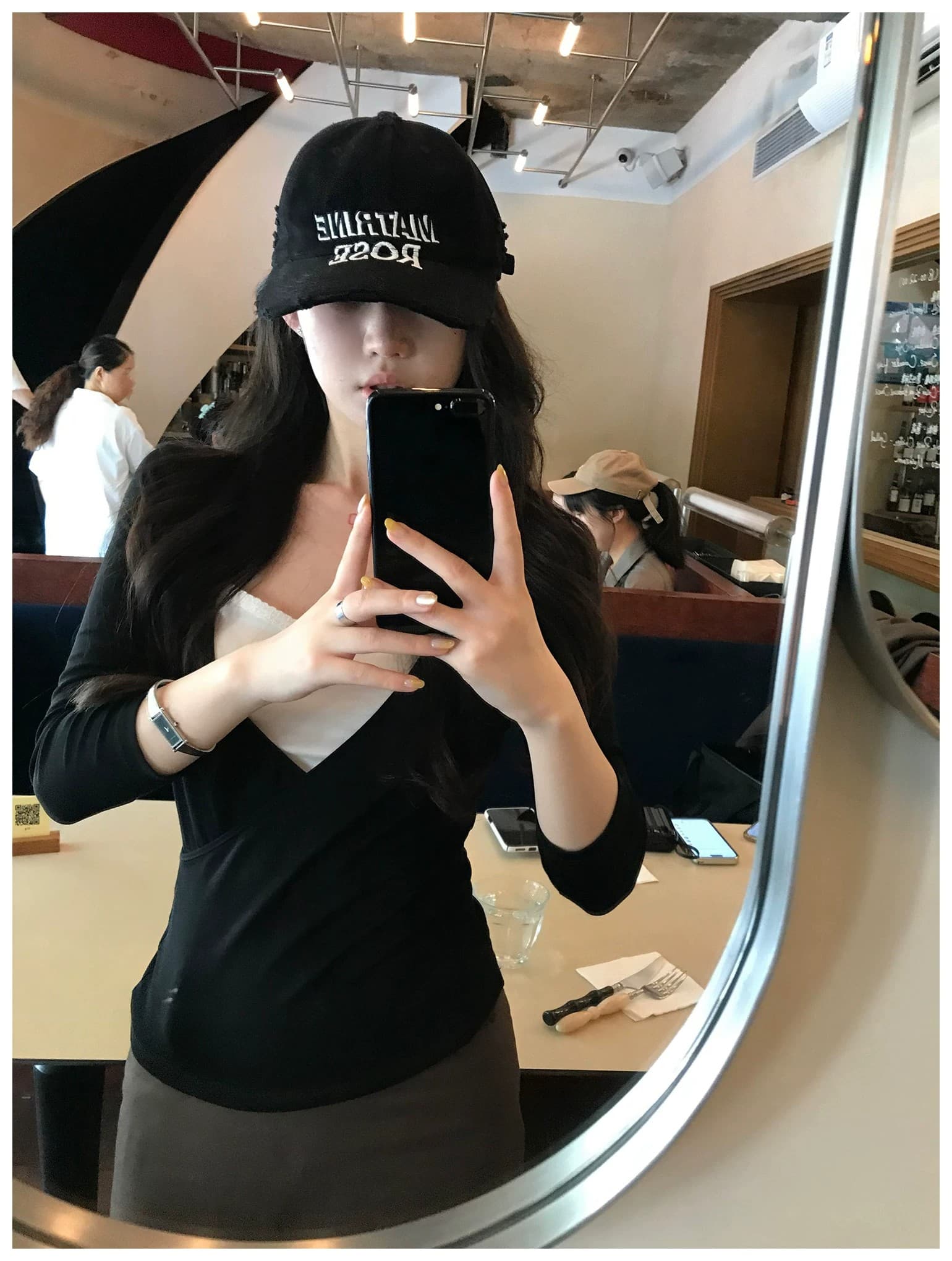 서울 이른 가을 검정색 V넥 페이크 레이어드 주간 실크 티셔츠 여성 가을 슬림해 보이는 인사이드 가져 가라. 만나는 맨위 상세 이미지 10
