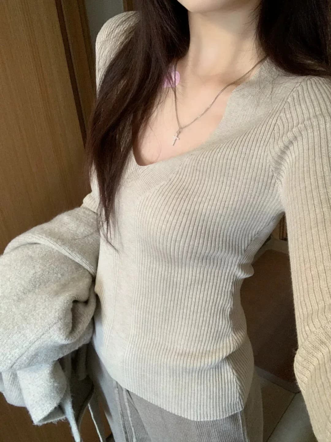 프랑스식 빛 요리 한 이른 가을 낮은 네크라인 기본 셔츠 여성 인사이드 가져 가라. 프로 피부 스웨터 고급 질감 몸매 가꾸기 긴팔 니트 맨위 상세 이미지 3