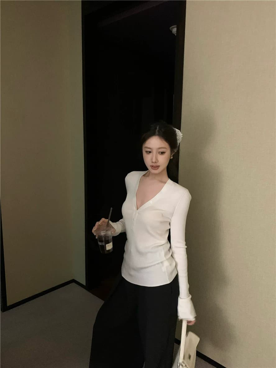 고급 오래된 돈 바람 화이트 V넥 기본 셔츠 여성 봄 가을 몸매 가꾸기 디자인 센스 낮은 네크라인 양모 인사이드 잡아라. 의류 스웨터 상세 이미지 20