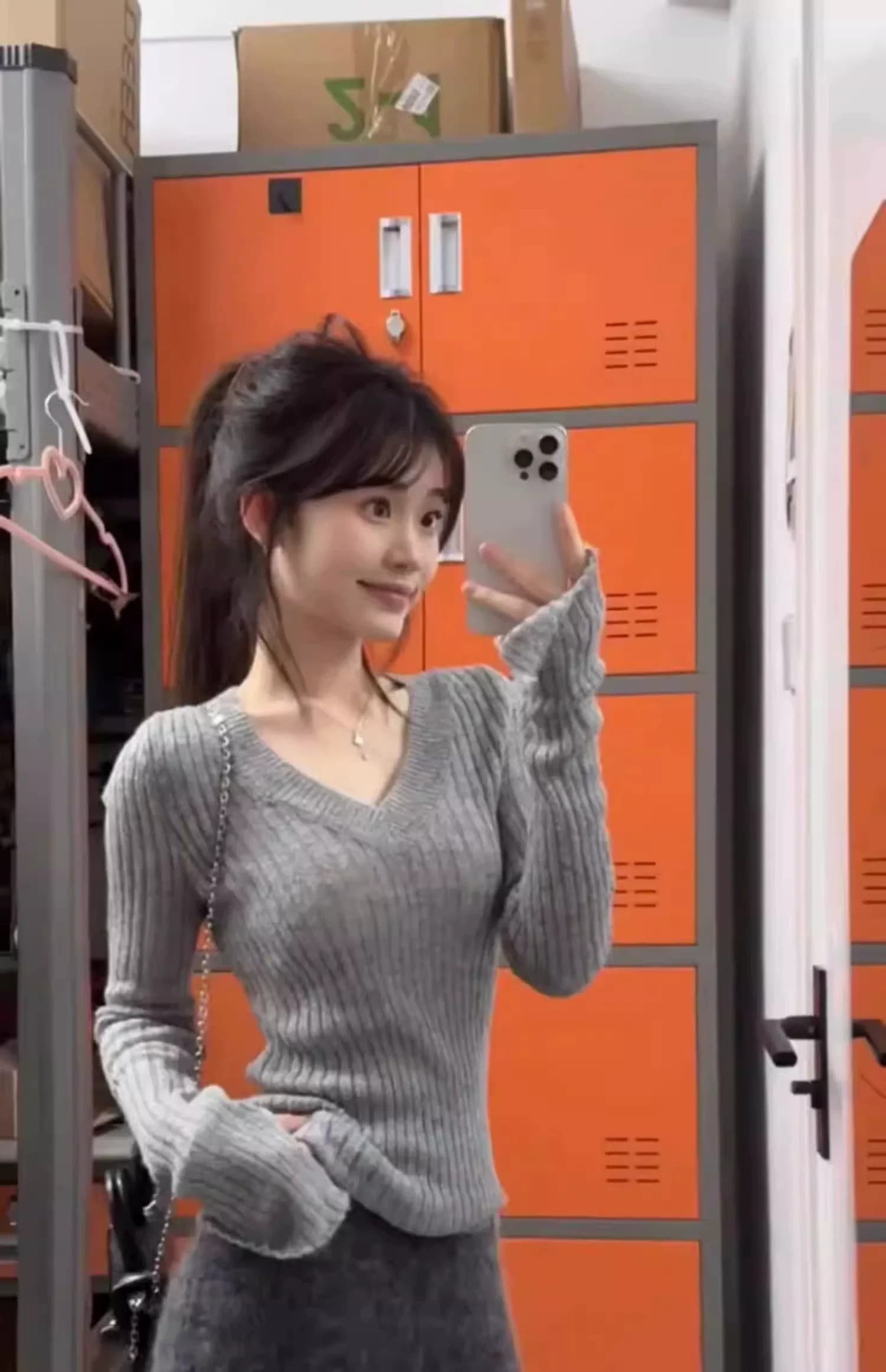 레트로 느긋한 V넥 인사이드 가져 가라. 긴팔 니트 스웨터 여성 가을 겨울철 회색 몸매 가꾸기 슬림해 보이는 스웨터 기본 셔츠 맨위 상세 이미지 5