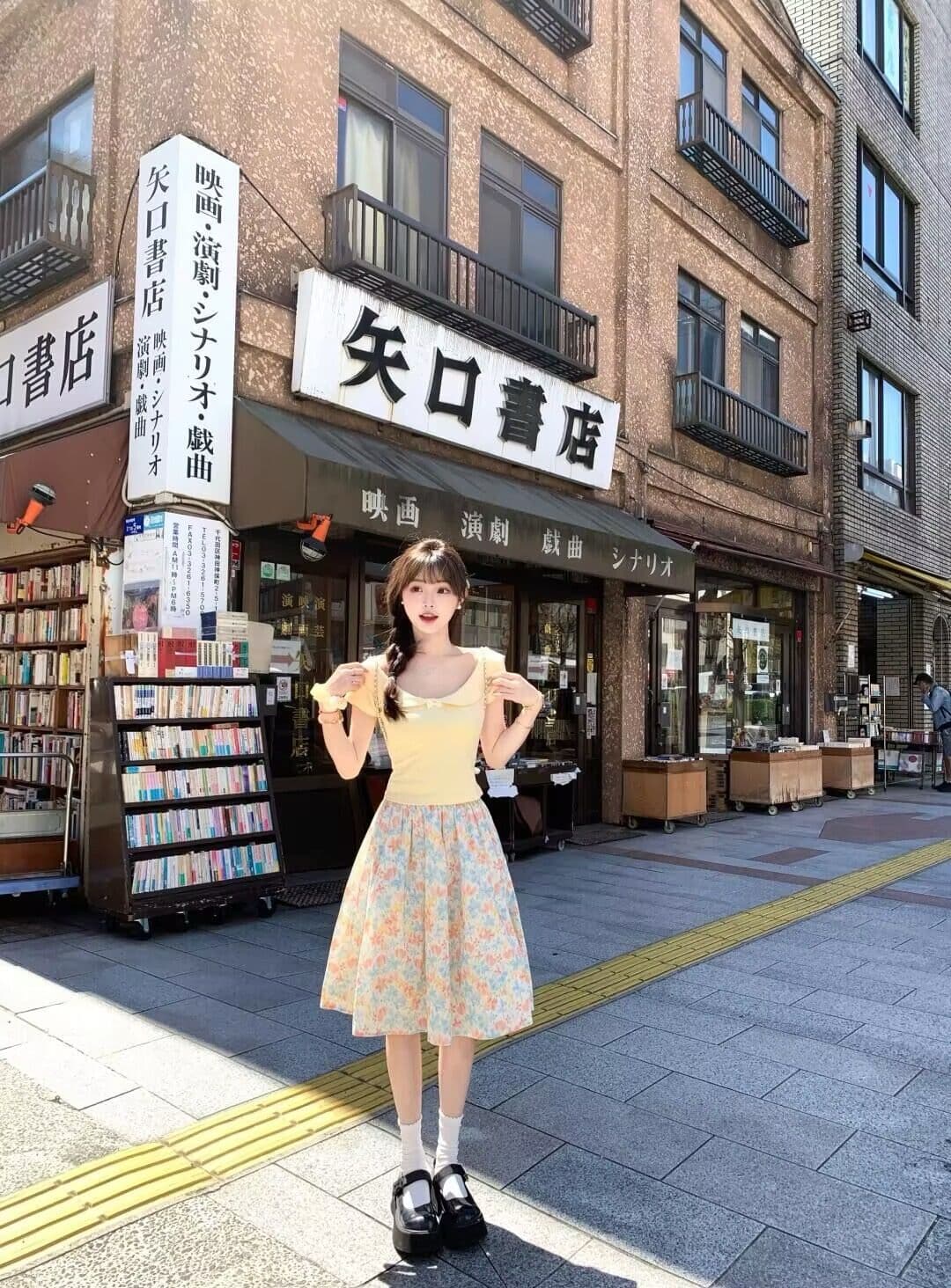 우유 황색 순수한 욕망 긍정적 인 어깨 라운드 넥 반팔 티셔츠 여성 여름 몸매 가꾸기 슬림해 보이는 꼬집기 허리 위로 의류 상세 이미지 3