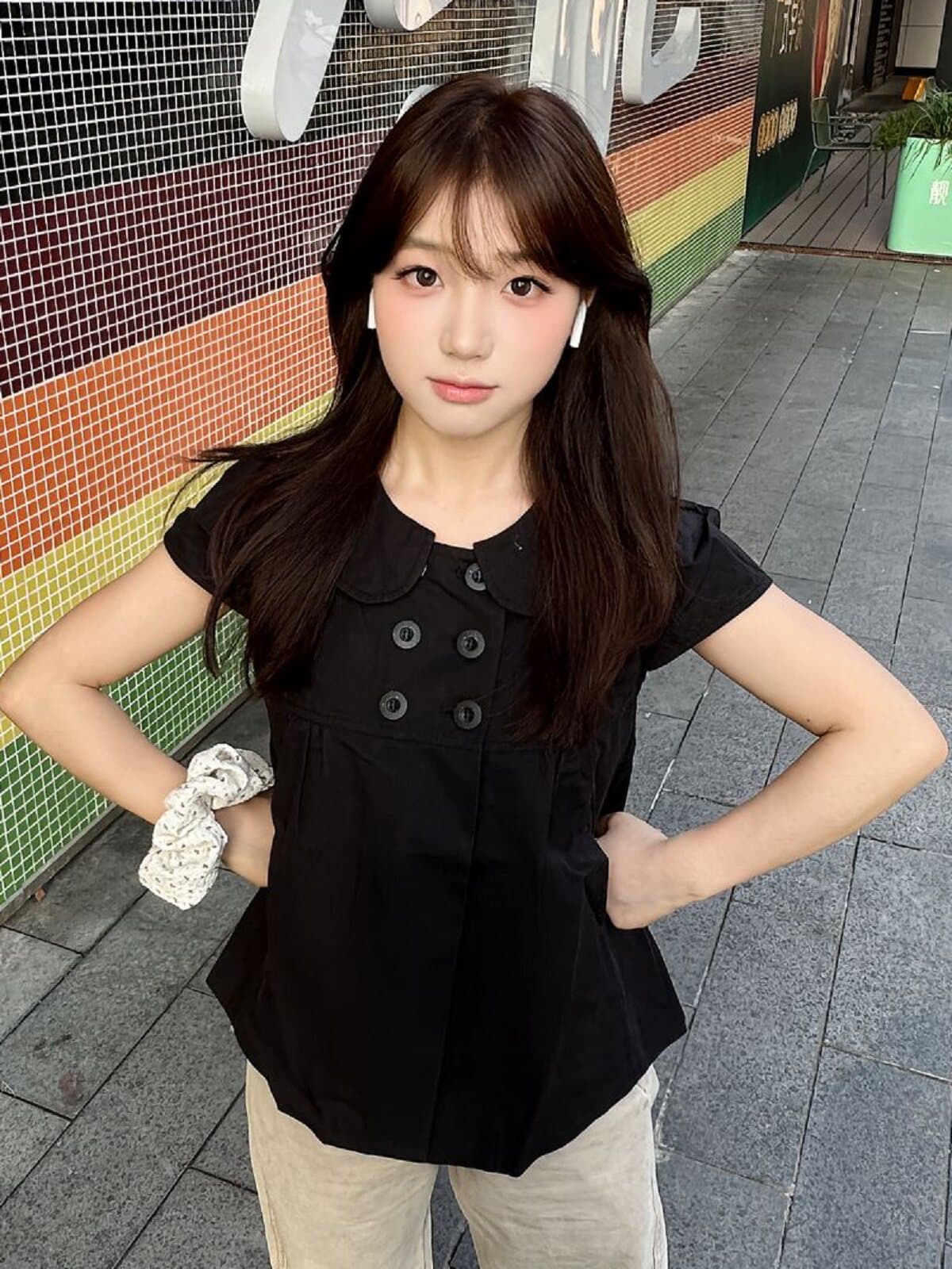 일본식 검정색 베이비 칼라 반팔 셔츠 여성 레저 쇼트 스타일 슬림해 보이는 이중 버튼 작은 셔츠 맨위 이미지 4