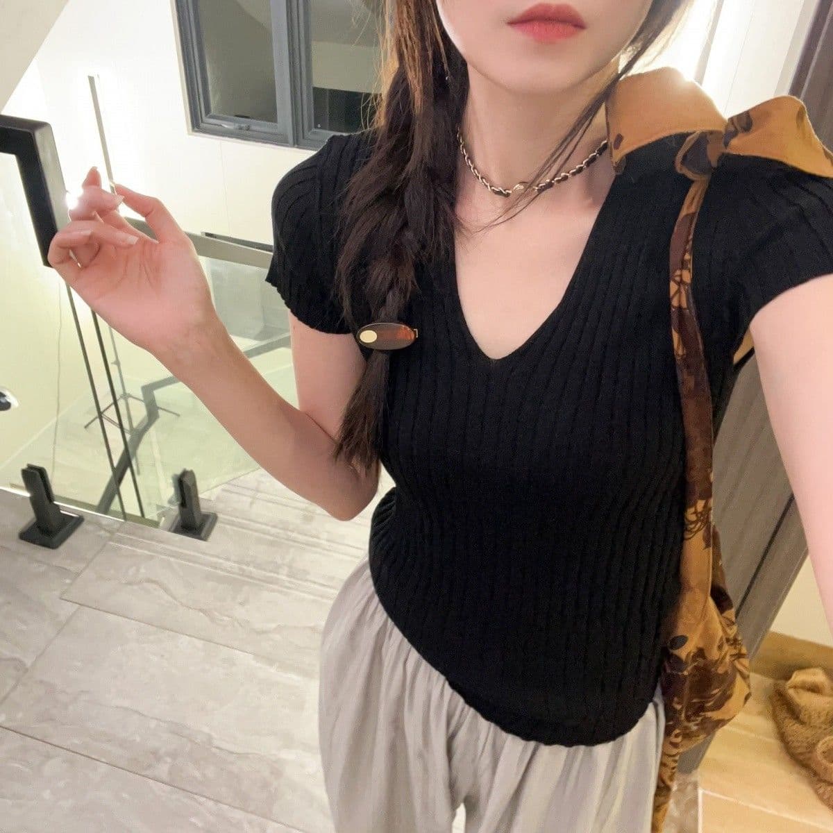 순수한 욕망 뜨거운 섹시함 낮은 가슴 V넥 Chic 니트 스웨터 새로운 로얄 자매 개성 다용도 쇼트 스타일 몸매 가꾸기 맨위 여성 상세 이미지 14