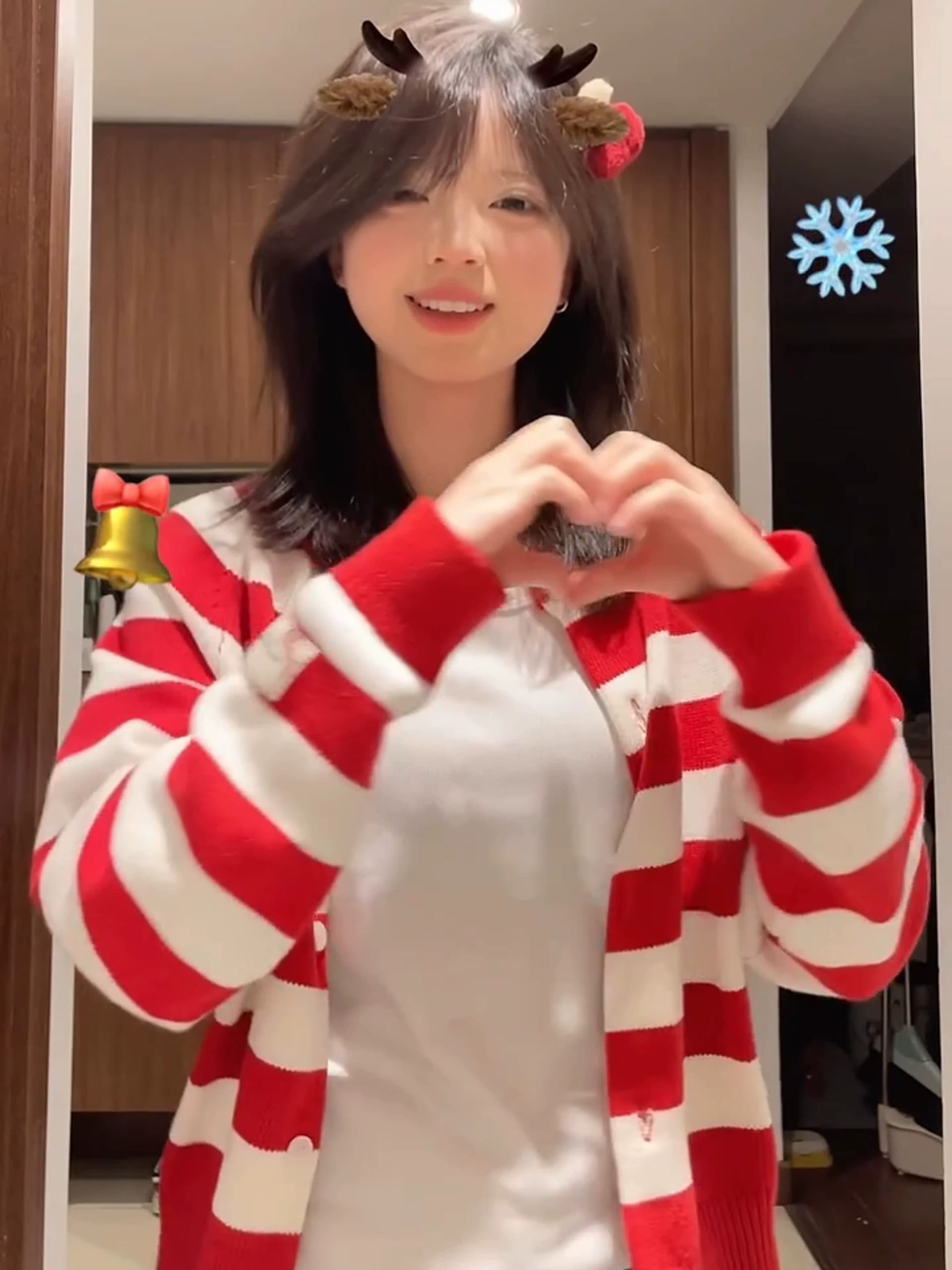 가을 신제품 빨간색과 흰색 배색 스트라이프 스웨터 니트 스웨터 여성 한 부서 달콤함 오픈 가디건 긴팔 외부 가져 가라. 쇼트 스타일 맨위 상세 이미지 5