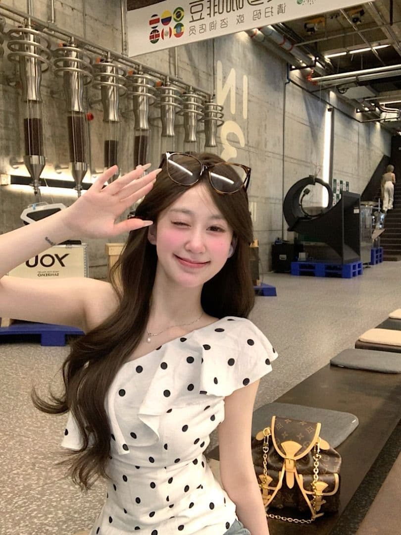 차가운 실크 코튼 프랑스식 프릴 도트 무늬 비스듬한 어깨 민소매 조끼 여성 여름 몸매 가꾸기 핫걸 맨위 이미지 3