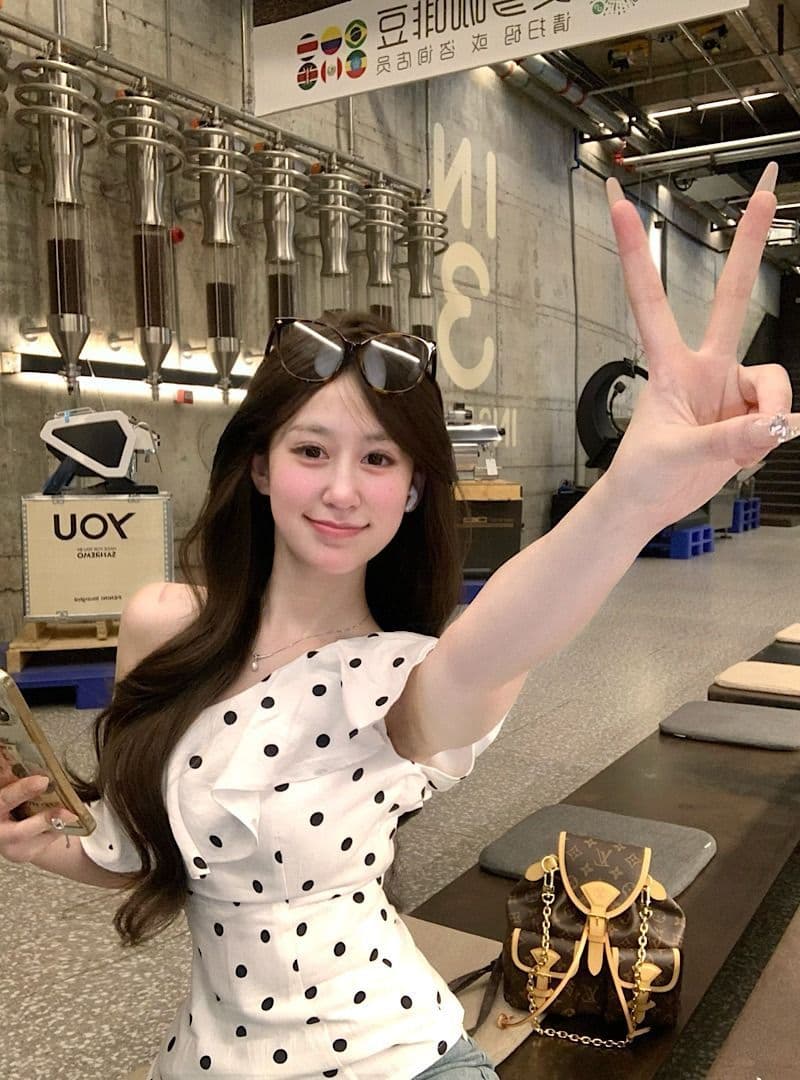 차가운 실크 코튼 프랑스식 프릴 도트 무늬 비스듬한 어깨 민소매 조끼 여성 여름 몸매 가꾸기 핫걸 맨위 상세 이미지 9