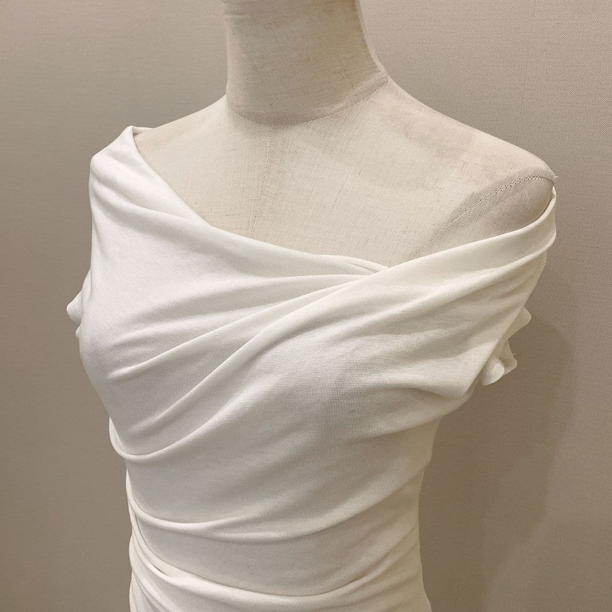 원본 원단 빛 연 주간 접시 디자인 센스 매듭 비스듬한 어깨 핀치 Pleat 허리 수축 슬림해 보이는 티셔츠 품격 맨위 상세 이미지 10