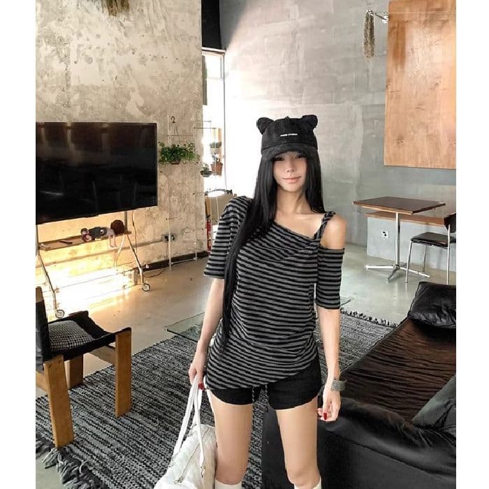 컬러 짜임 기사 느긋한 바람 레트로 스트라이프 비스듬한 어깨 반팔 티셔츠 여성 여름 루즈핏 슬림해 보이는 오프숄더 맨위 이미지 2