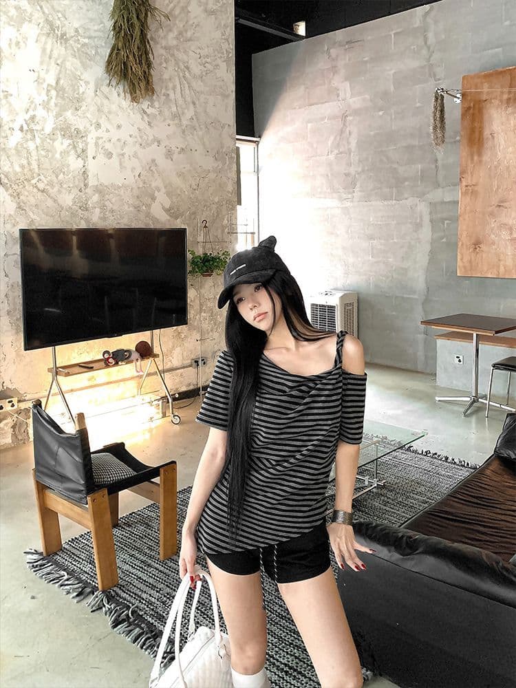 컬러 짜임 기사 느긋한 바람 레트로 스트라이프 비스듬한 어깨 반팔 티셔츠 여성 여름 루즈핏 슬림해 보이는 오프숄더 맨위 상세 이미지 3