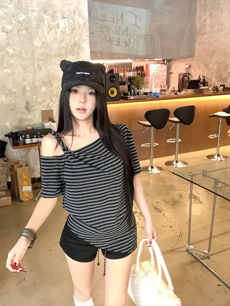 컬러 짜임 기사 느긋한 바람 레트로 스트라이프 비스듬한 어깨 반팔 티셔츠 여성 여름 루즈핏 슬림해 보이는 오프숄더 맨위 상세 이미지 4