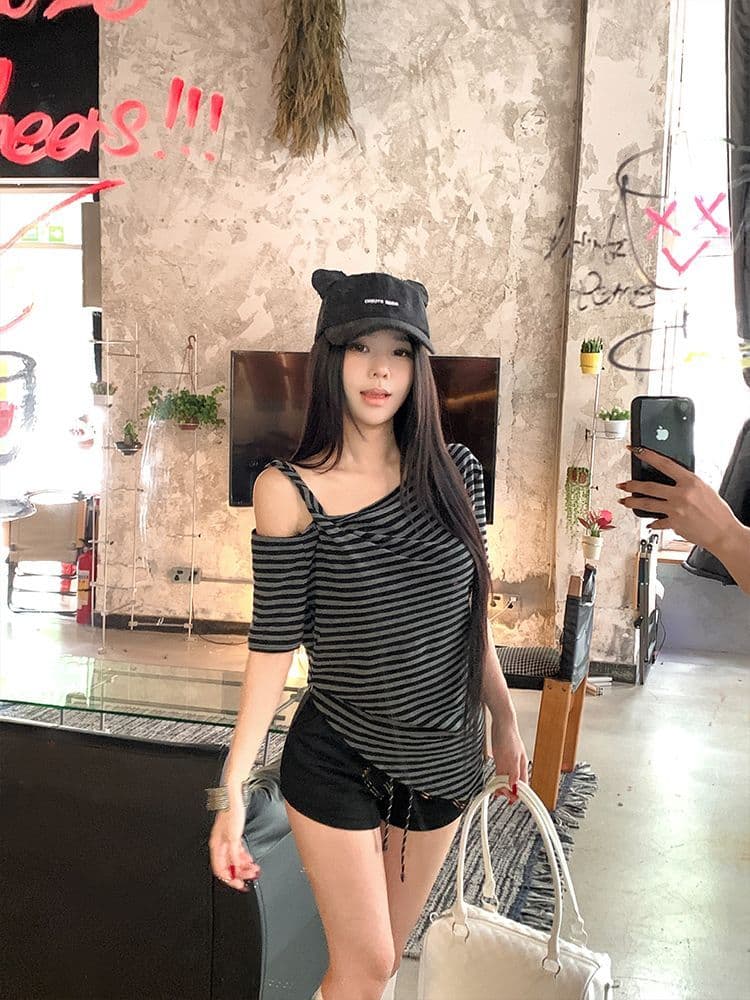 컬러 짜임 기사 느긋한 바람 레트로 스트라이프 비스듬한 어깨 반팔 티셔츠 여성 여름 루즈핏 슬림해 보이는 오프숄더 맨위 상세 이미지 5