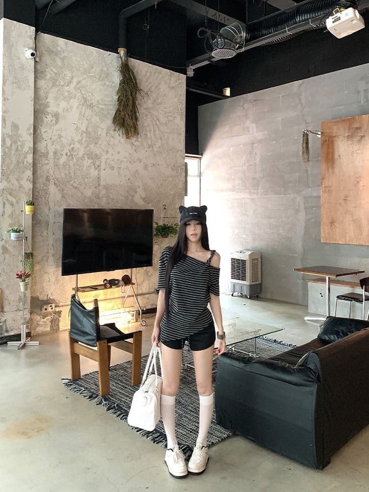 컬러 짜임 기사 느긋한 바람 레트로 스트라이프 비스듬한 어깨 반팔 티셔츠 여성 여름 루즈핏 슬림해 보이는 오프숄더 맨위 상세 이미지 8