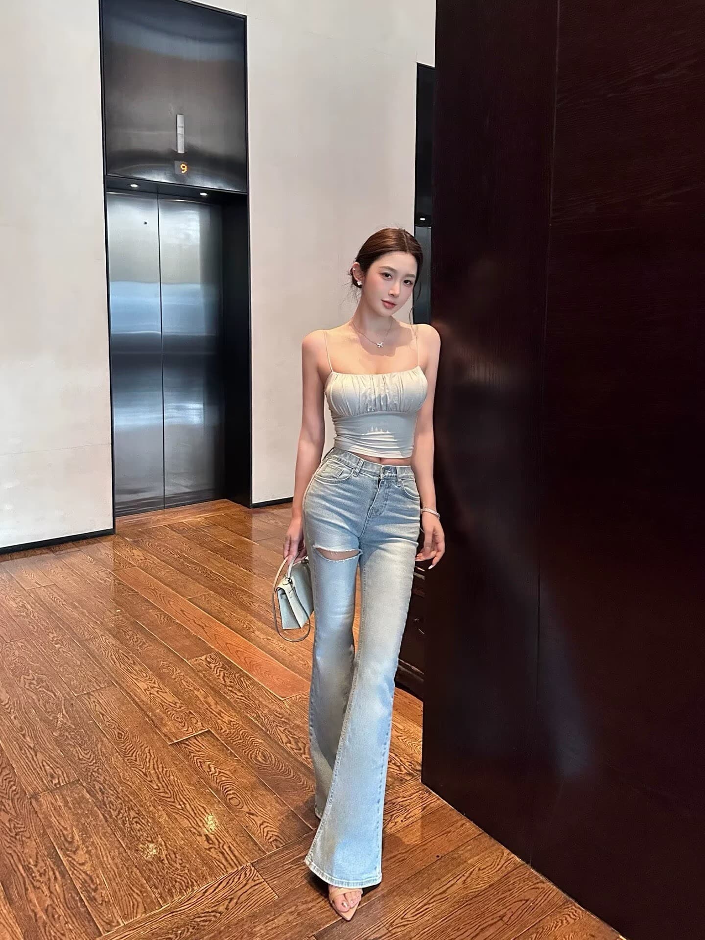 sx 좋은 안녕하세요. 하늘색 펭 넓적 다리 한 단어 찢어진 부분 부츠컷 청바지 여성 몸매 가꾸기 슬림해 보이는 디스플레이 다리 길이 품격 리프트 엉덩이 바지 이미지 4