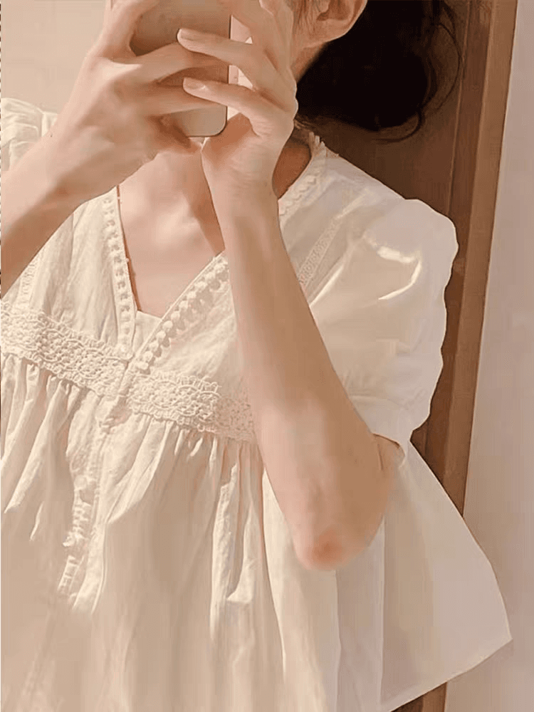 프랑스식 화이트 V넥 반팔 여성 셔츠 디자인 센스 작은 키 인형 셔츠 거품 소매 맨위 작은 청신 여름 드레스 이미지 3