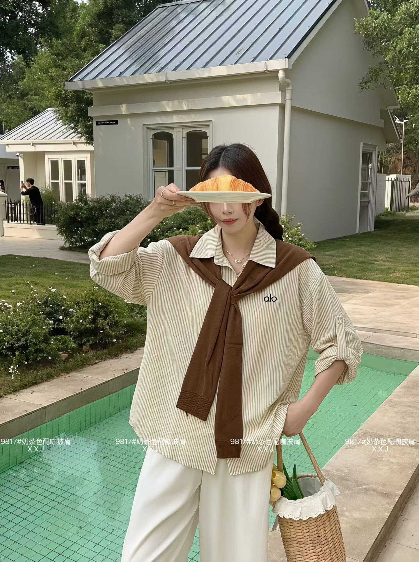 파란색 스트라이프 셔츠 여성 코트 2026 가을 인기 착용 가져 가라. 벨트 숄 긴팔 맨위 출퇴근 루즈핏 셔츠 상세 이미지 3