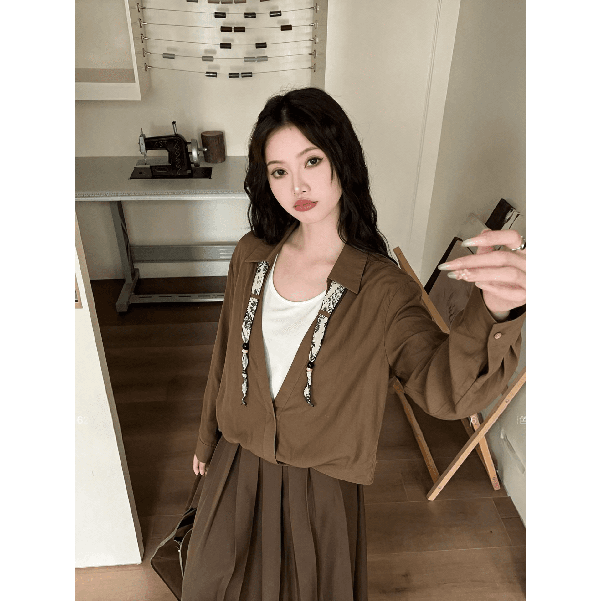 2026 가을 레트로 폴로 칼라 리본 긴팔 여성 셔츠 루즈핏 디자인 센스 작은 대중 편안함 오래된 돈 바람 셔츠 트렌디 이미지 5
