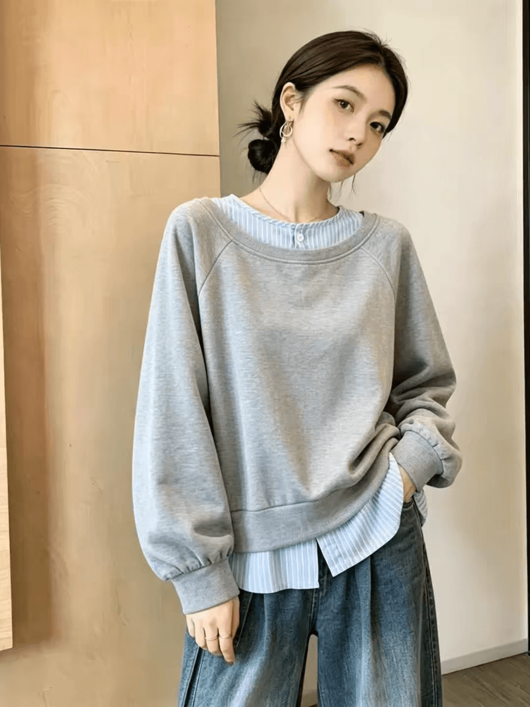2026 이른 가을 새로운 느긋한 바람 페이크 레이어드 후드티 여성 가을 진한 파란색 스트라이프 패치워크 루즈핏 맨위 빅 사이즈 상세 이미지 6