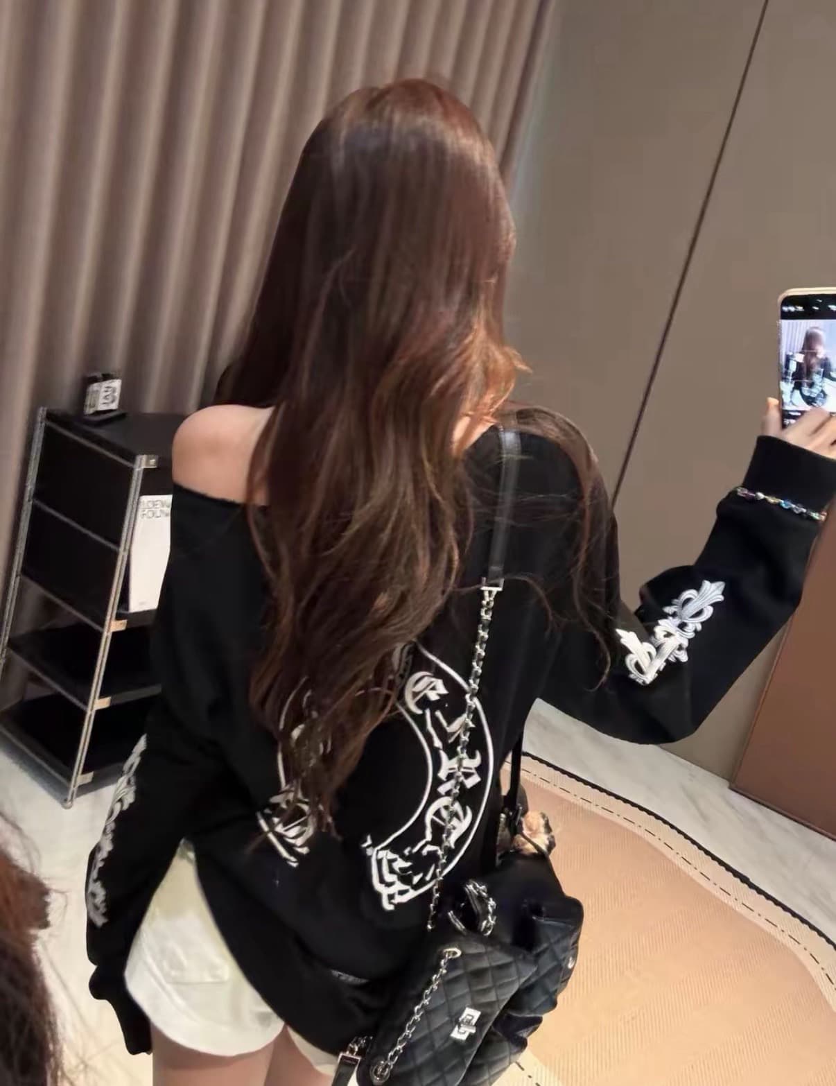 2026 새로운 오프숄더 후드티 이미지 3