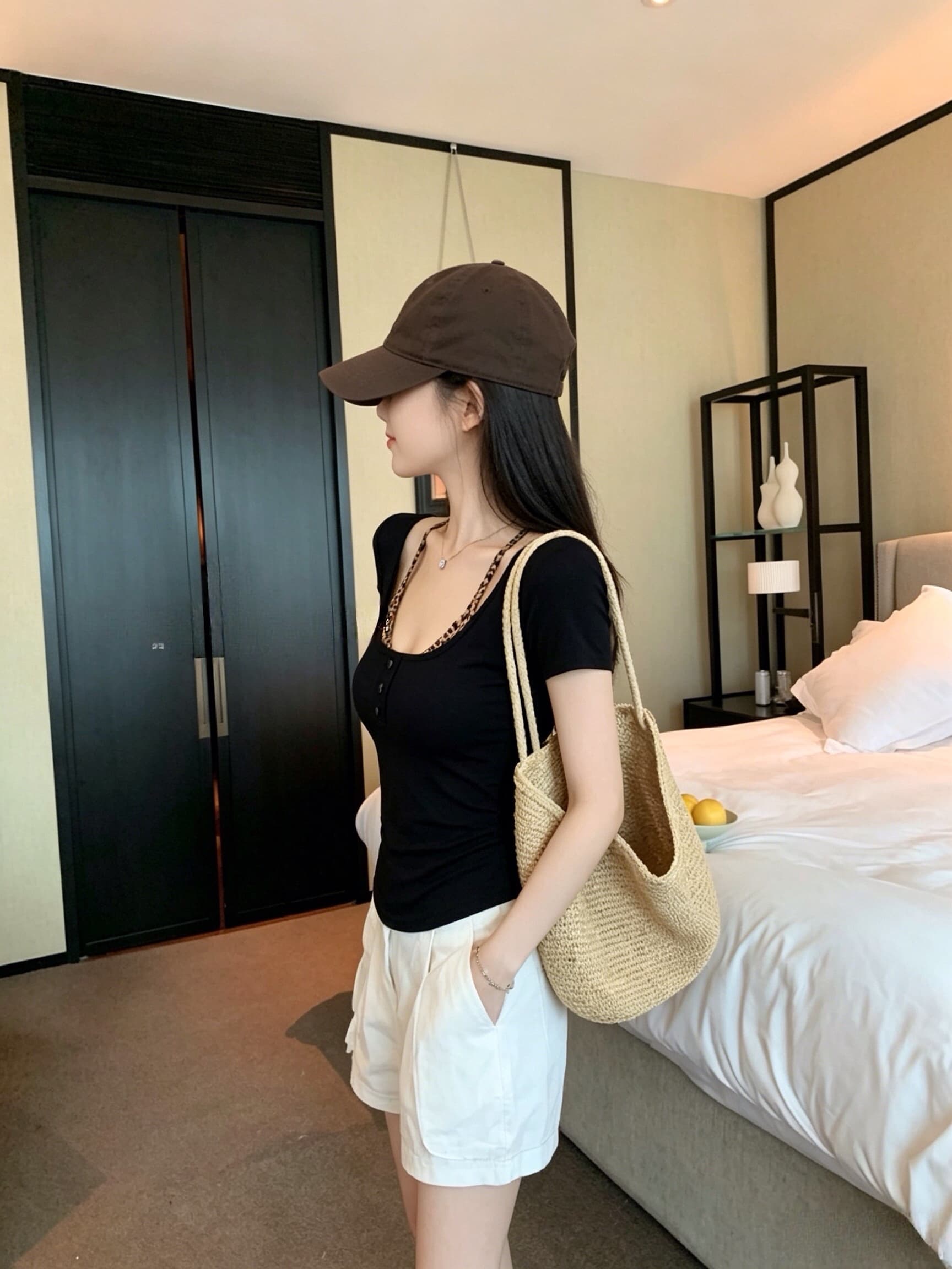 실사 검정색 타이트 순수한 욕망 바람 페이크 레이어드 단추 패치워크 반팔 티셔츠 여성 슬림해 보이는 고정 벨트 가슴 패드 상세 이미지 6