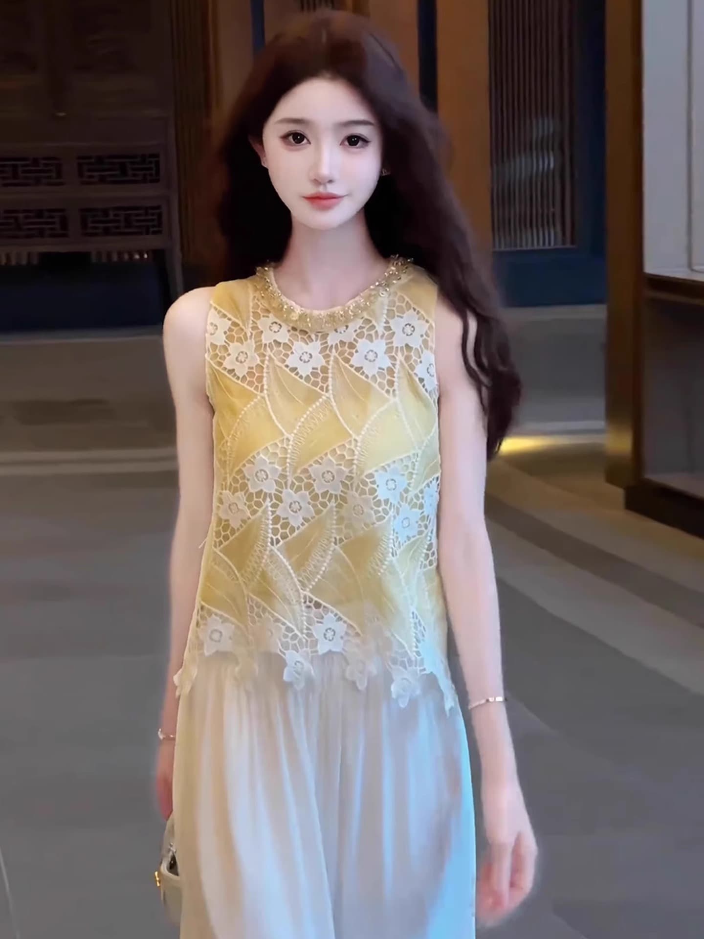 2025 새로운 홀로우 아웃 레이스 캐미솔 여름 외출용 민소매 아름다운 맨위 고급 센스 디자인 센스 작은 대중 상세 이미지 4