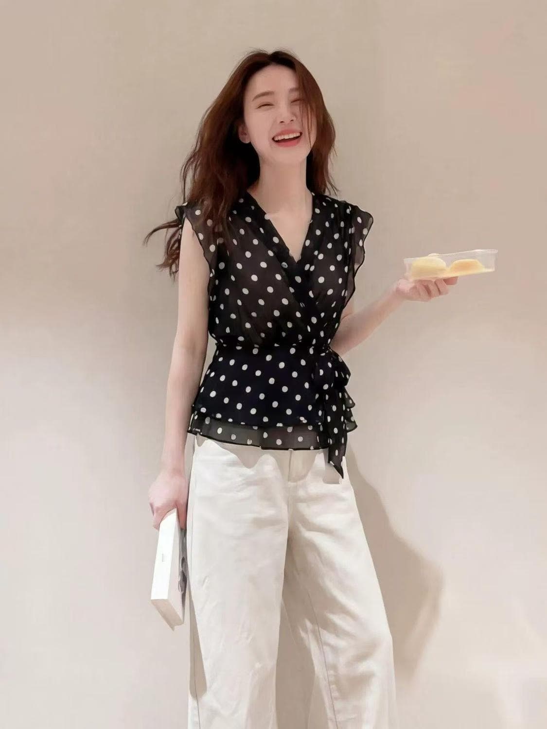 홍콩 느낌 레트로 디자인 센스 도트 무늬 패치워크 V넥 품격 리본 조끼 패션 불규칙 Chic 다용도 맨위