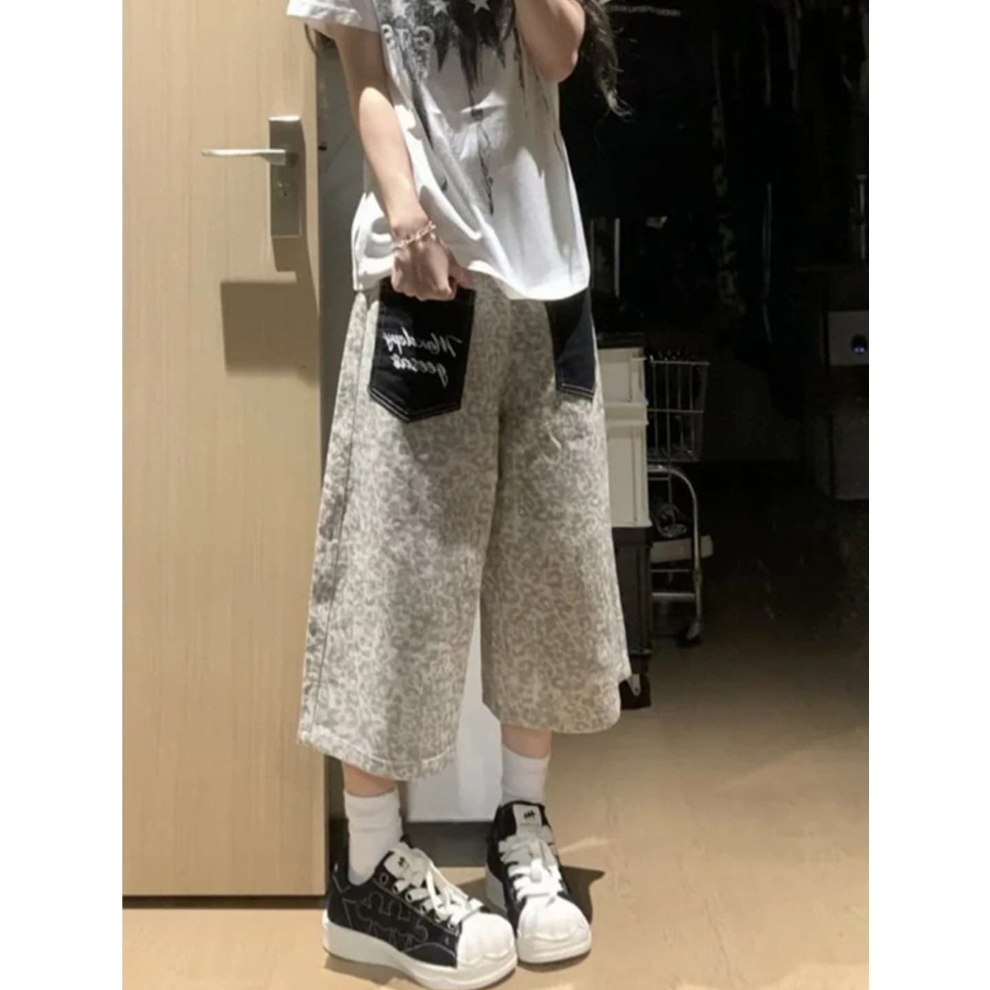 아메리칸 레트로 레오파드 무늬 천 막대기 주머니 패치워크 모통이 칼 7부 바지 여성 여름 새로운 높음 거리 루즈핏 데님 반바지 이미지 4