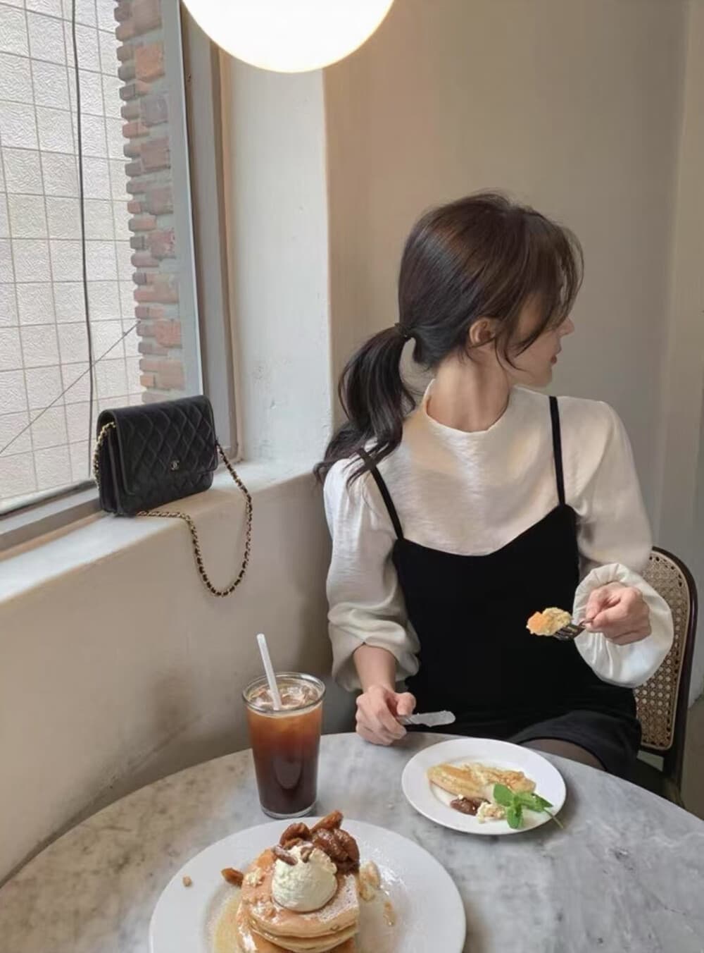26 년 이른 봄 한 부서 단색 작은 셔츠 플러스 민소매 슬립 치마 세트 상세 이미지 9