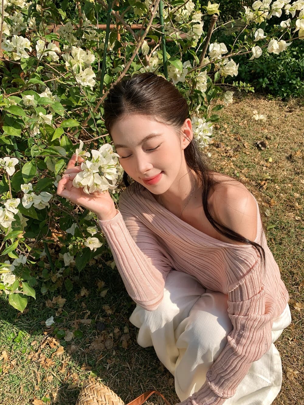 26 년 이른 봄 봄 품격 세련된 비스듬한 어깨 불규칙 니트 작은 셔츠 상세 이미지 6