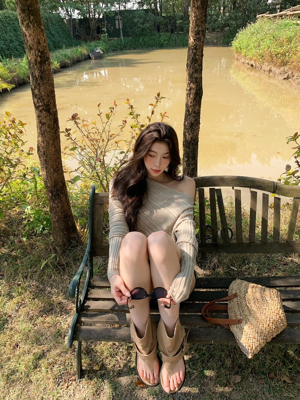 26 년 이른 봄 봄 품격 세련된 비스듬한 어깨 불규칙 니트 작은 셔츠 상세 이미지 9