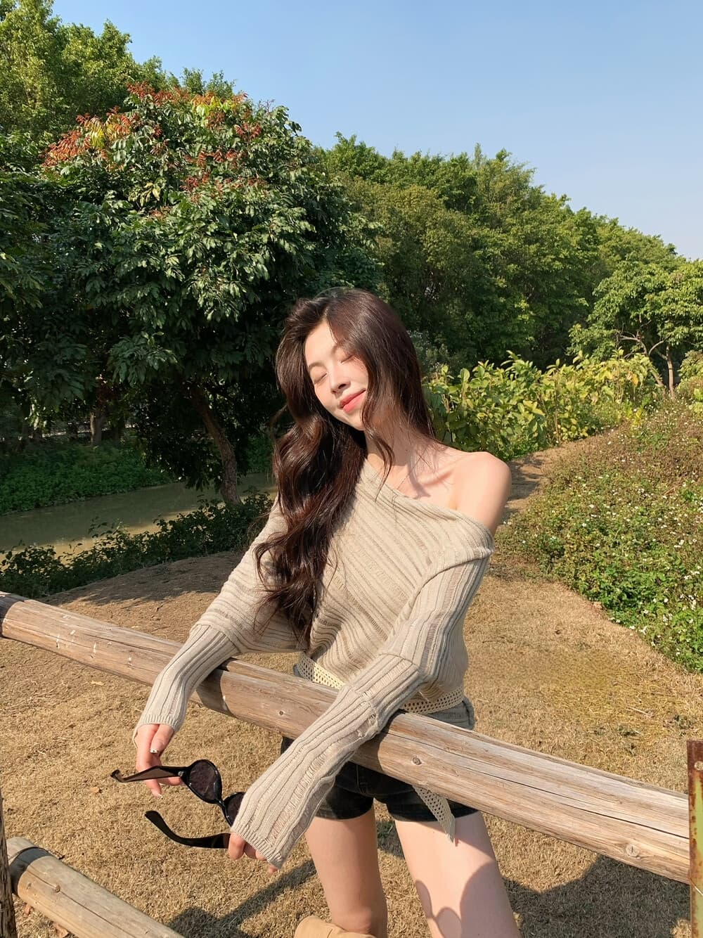 26 년 이른 봄 봄 품격 세련된 비스듬한 어깨 불규칙 니트 작은 셔츠 상세 이미지 16