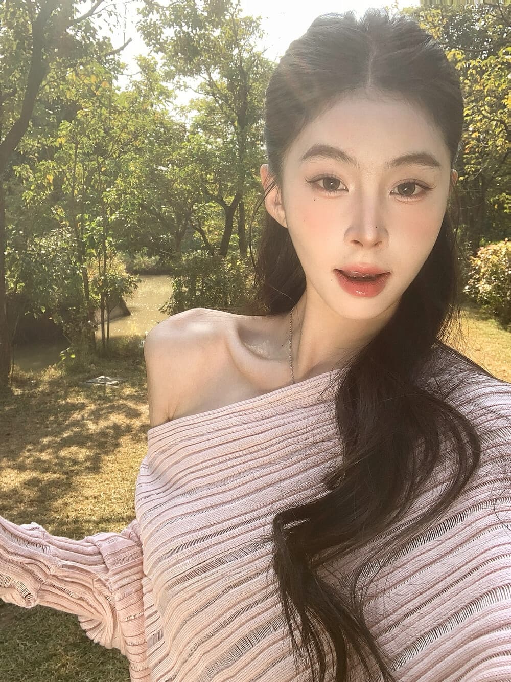 26 년 이른 봄 봄 품격 세련된 비스듬한 어깨 불규칙 니트 작은 셔츠 상세 이미지 21
