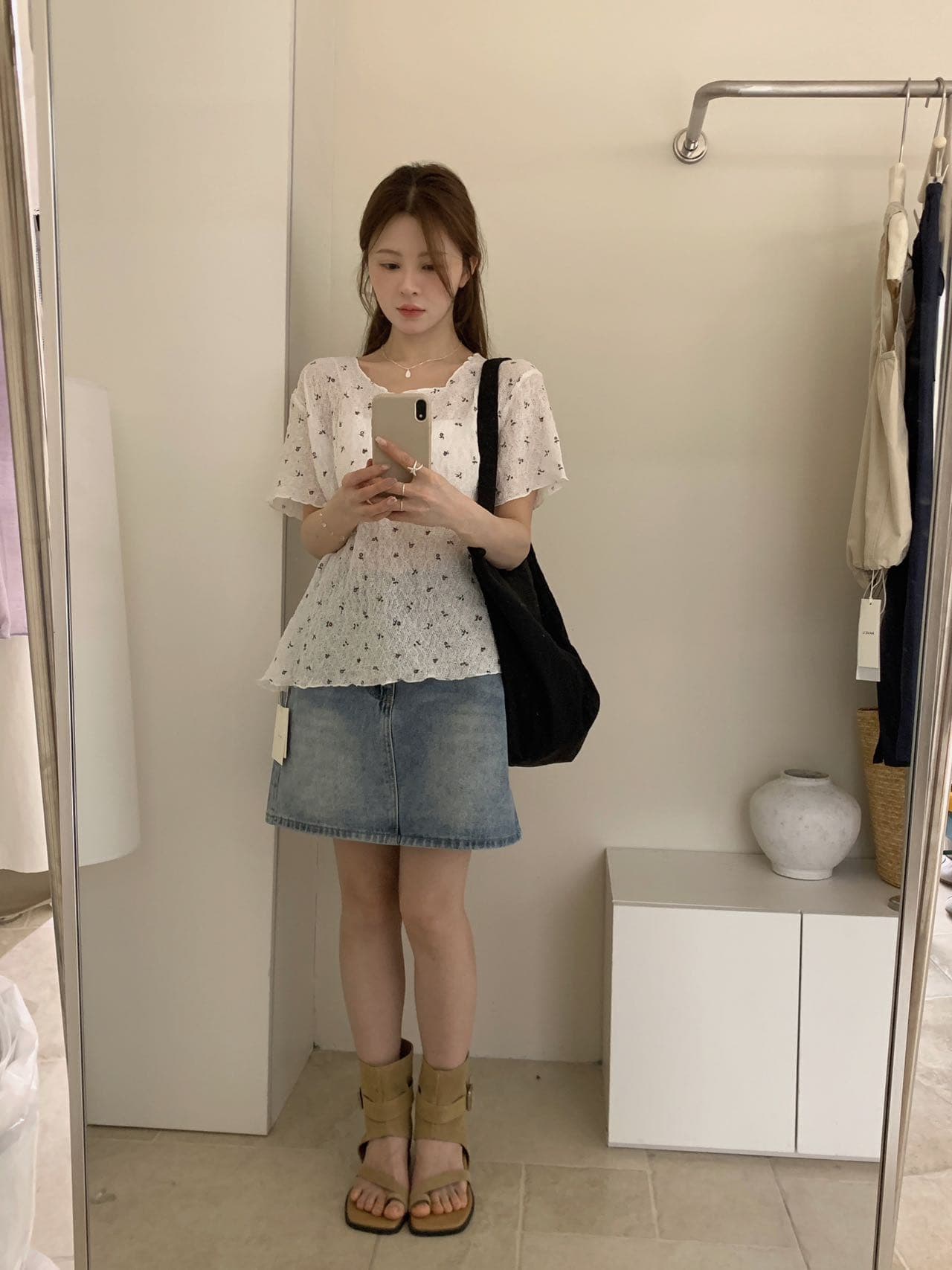 실사 한 부서 라운드 넥 프릴 꽃무늬 가스 질감 슬림해 보이는 반팔 티셔츠 맨위 여성 여름 상세 이미지 3