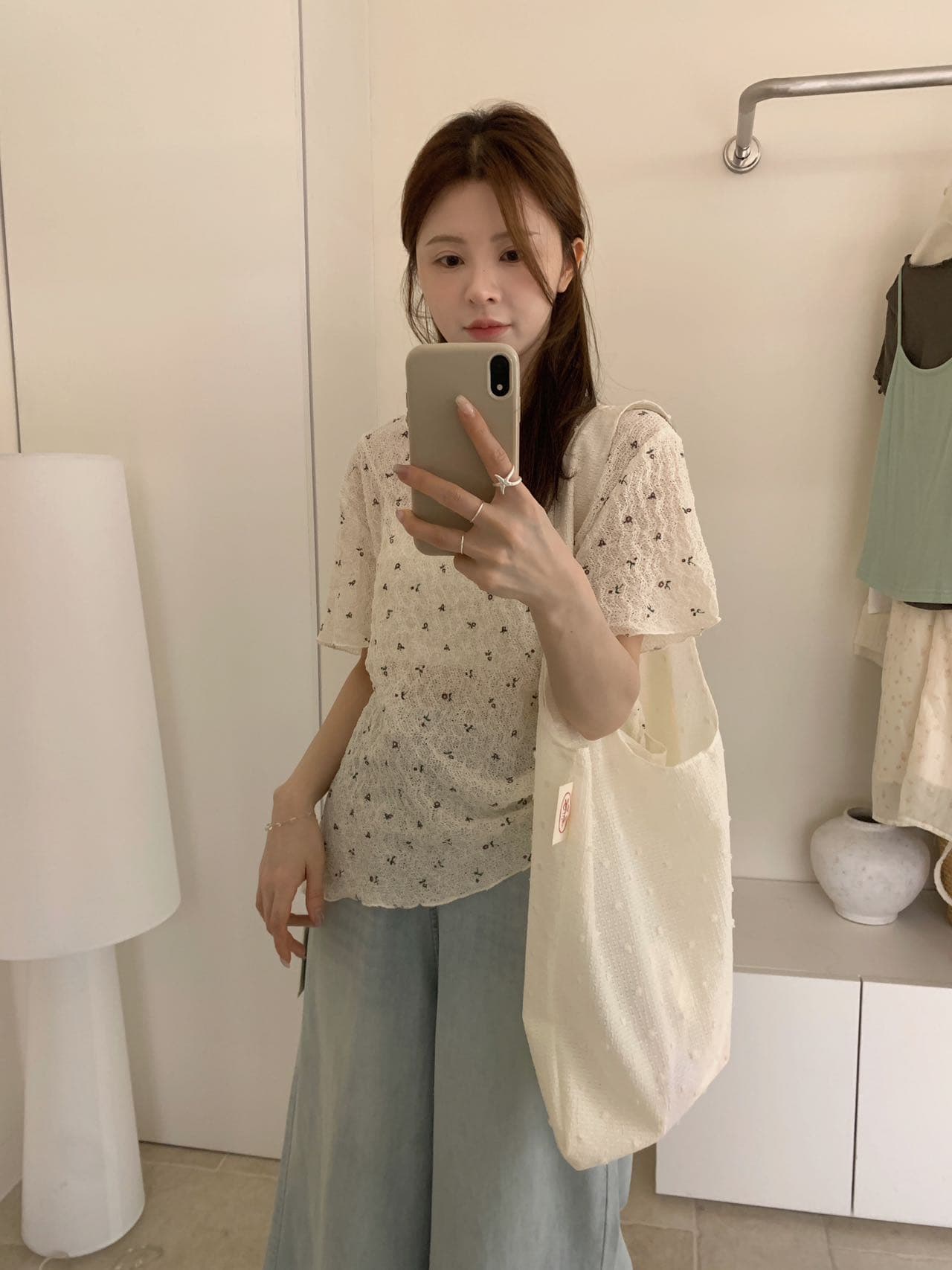 실사 한 부서 라운드 넥 프릴 꽃무늬 가스 질감 슬림해 보이는 반팔 티셔츠 맨위 여성 여름 상세 이미지 9