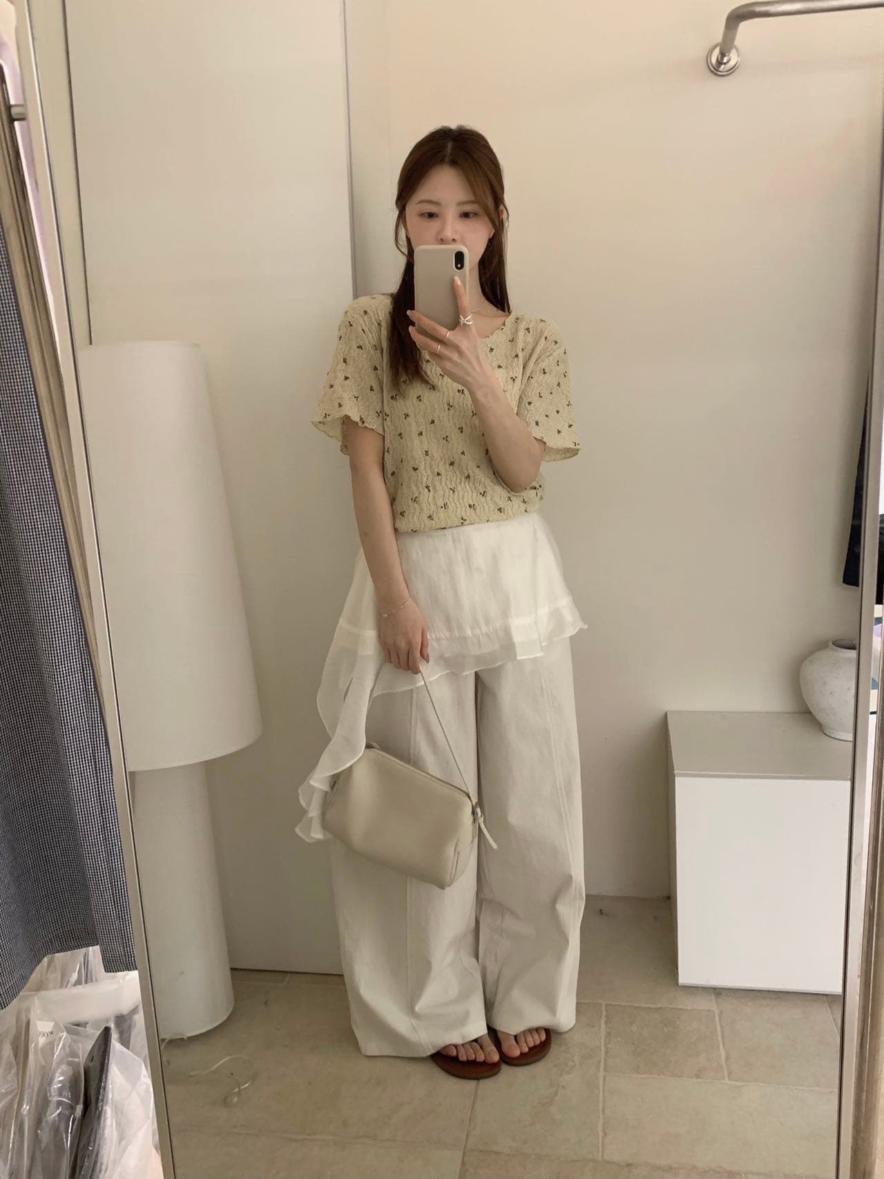 실사 한 부서 라운드 넥 프릴 꽃무늬 가스 질감 슬림해 보이는 반팔 티셔츠 맨위 여성 여름 상세 이미지 13
